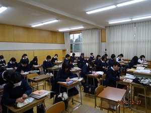 高校生、講習も佳境へ。※中学１年生も数学の講習がんばりました。