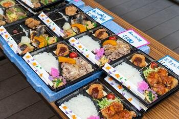 お弁当・パンを販売しています