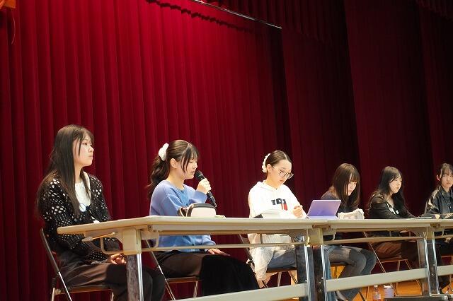 卒業生による進路講演会