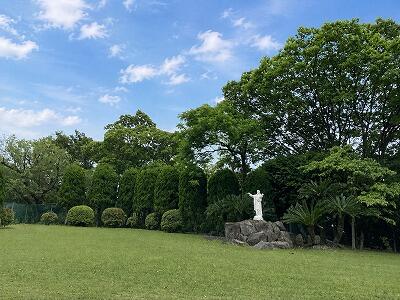 中学棟中庭.jpg